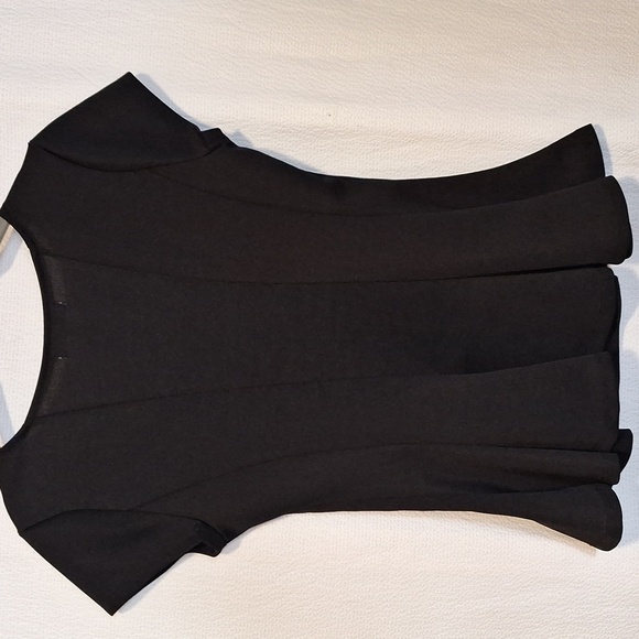 Black small blouse with ruffle bottom. - Picture 4 of 5